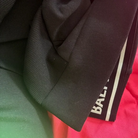 NWT • Balmain • Women's Flocked Logo Cotton Crop Hoodie • Noir Blanc • Small - Picture 4 of 4